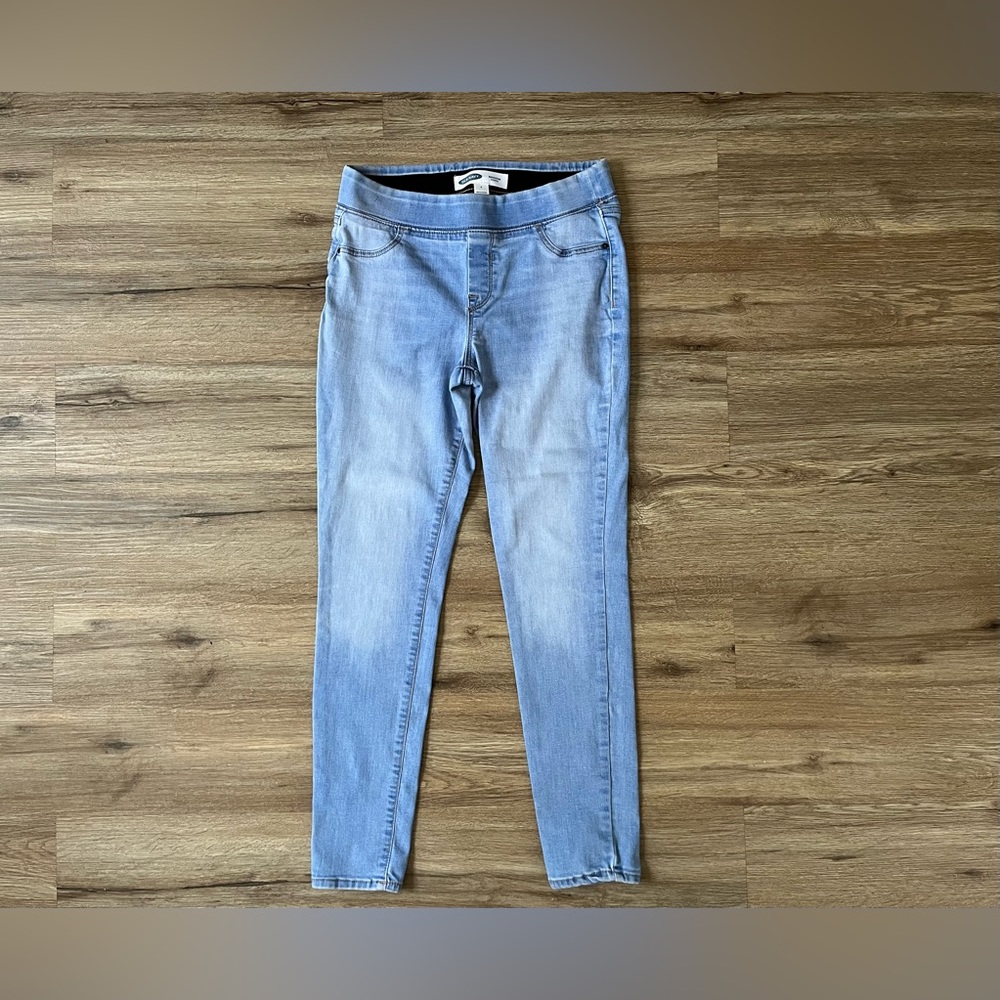 Size 6. Old Navy Jeggings with Elastic Waistband.